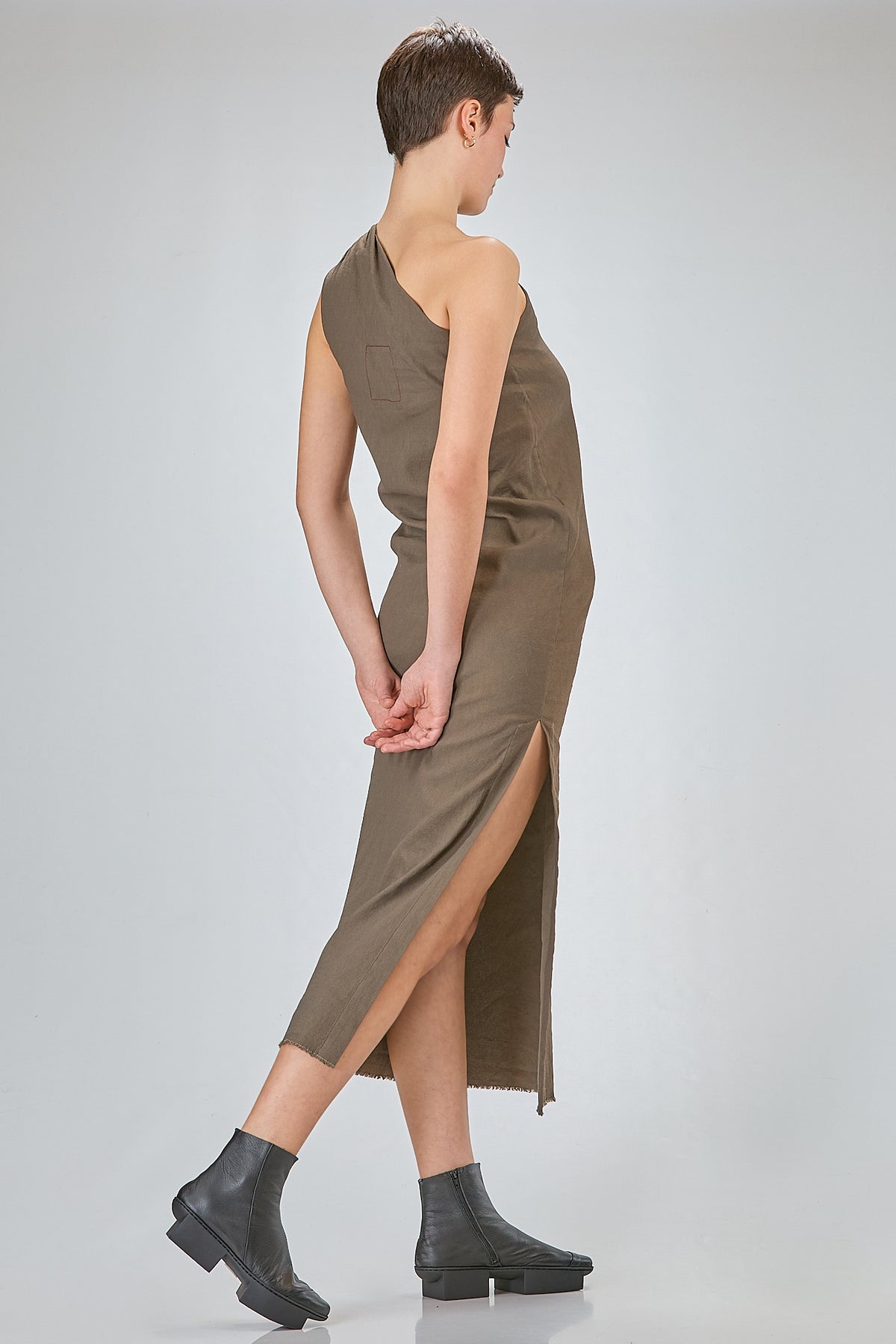 http://localhost:8180/imgBeestore/31844-1 A.jpg