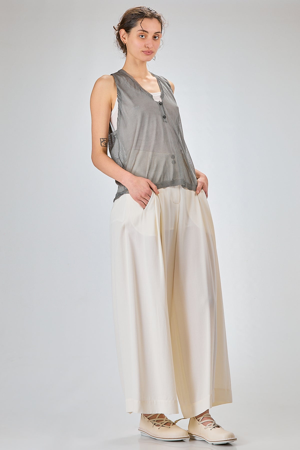 http://localhost:8180/imgBeestore/31576-1 A.jpg