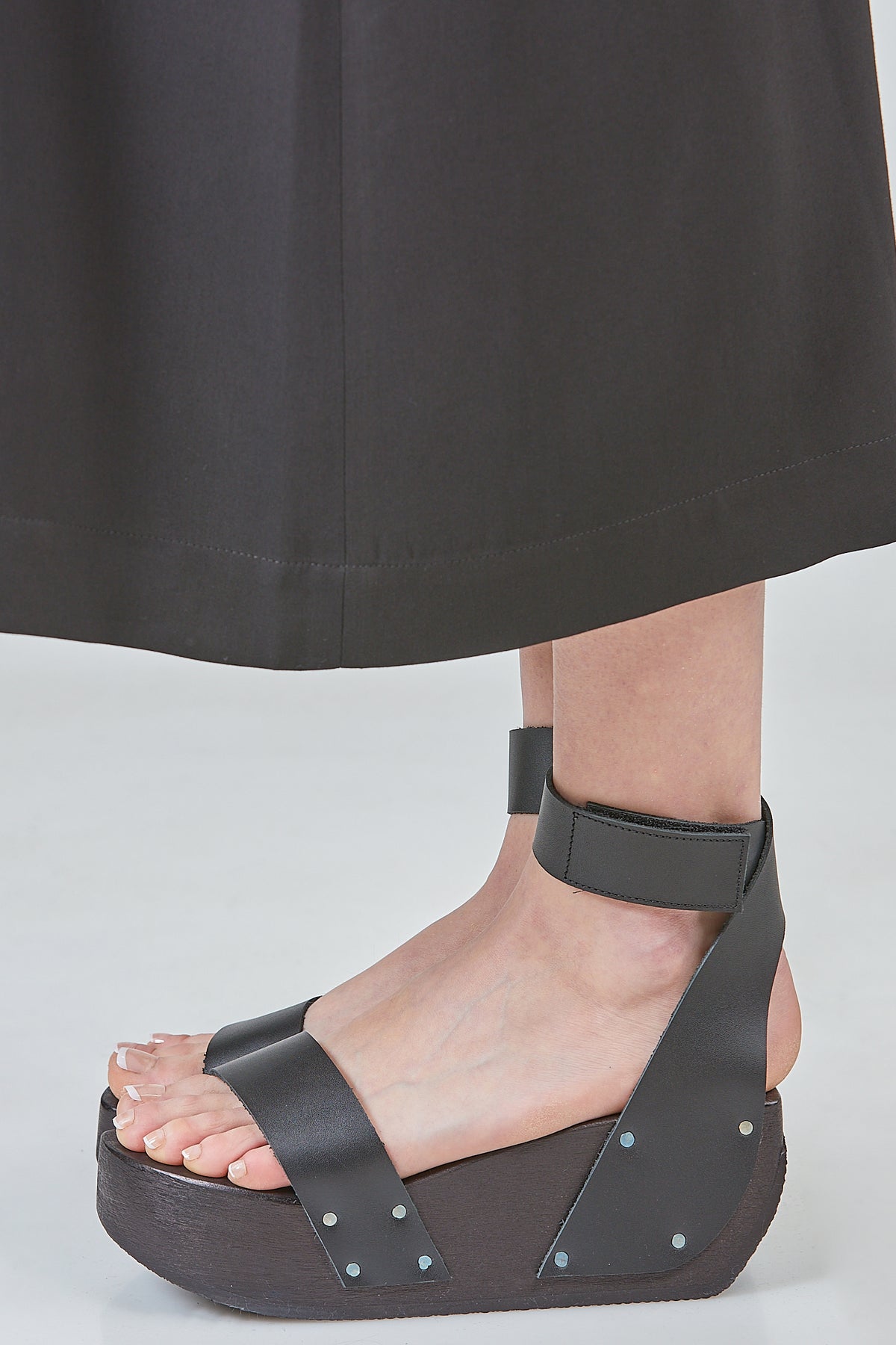 GLEAM high clog in cowhide and wood
