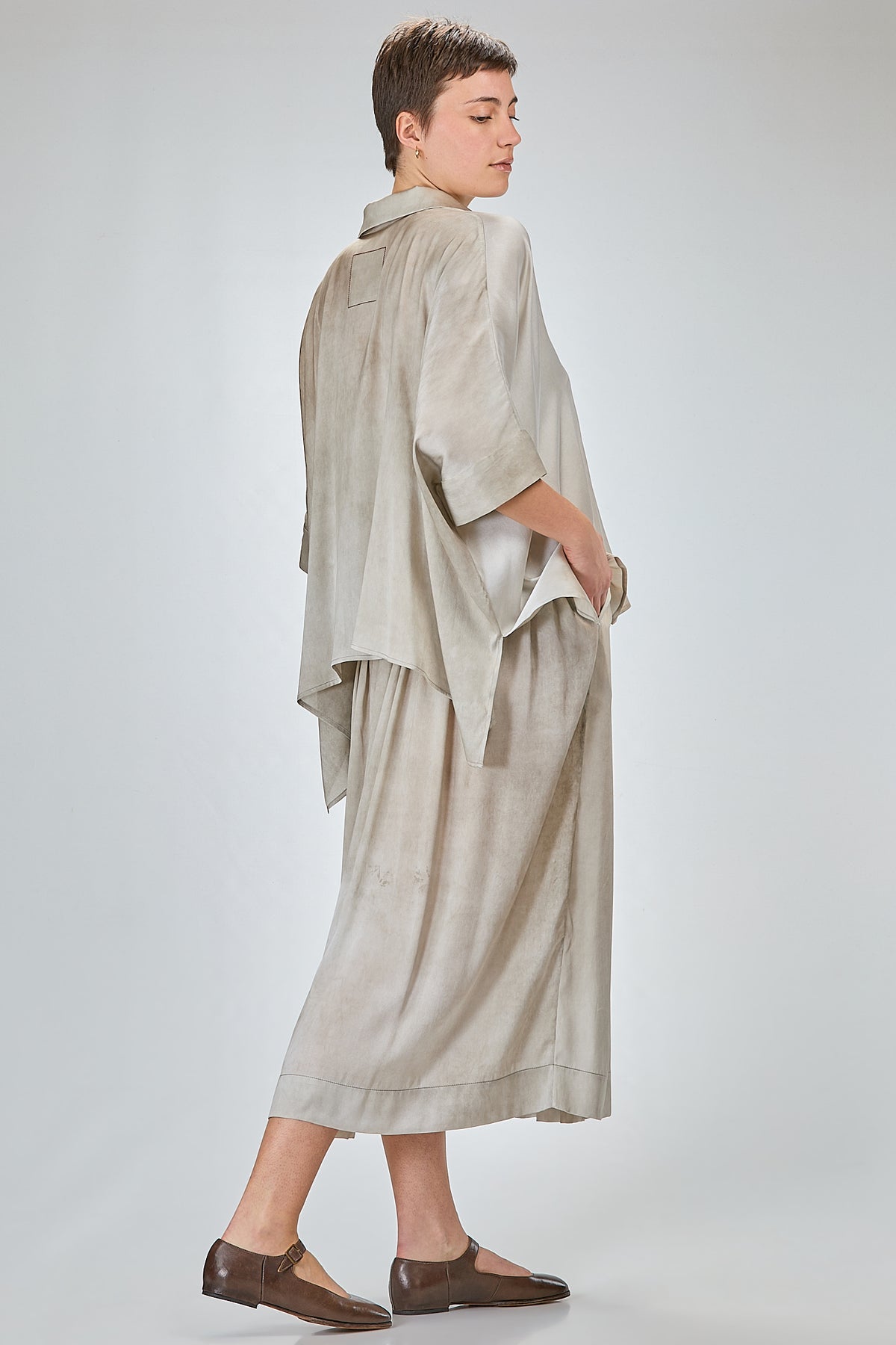 http://localhost:8180/imgBeestore/31841-1 A.jpg