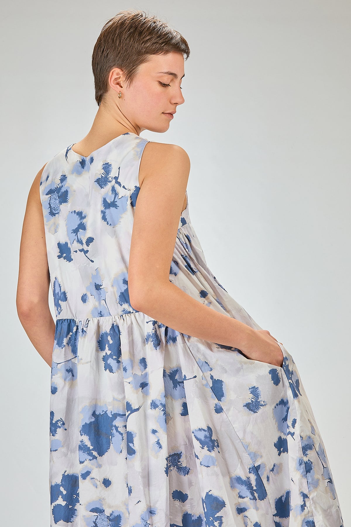 http://localhost:8180/imgBeestore/31634-1 A.jpg