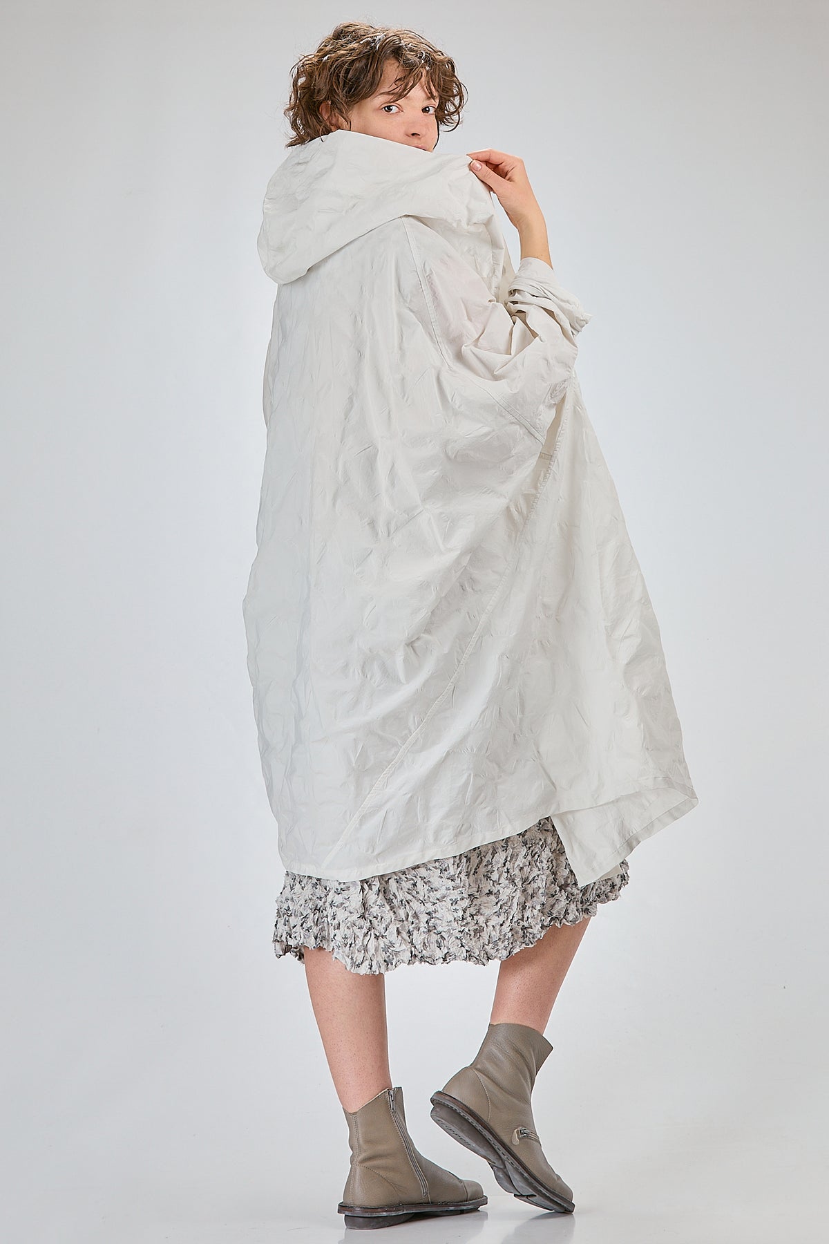 http://localhost:8180/imgBeestore/31834-1 A.jpg