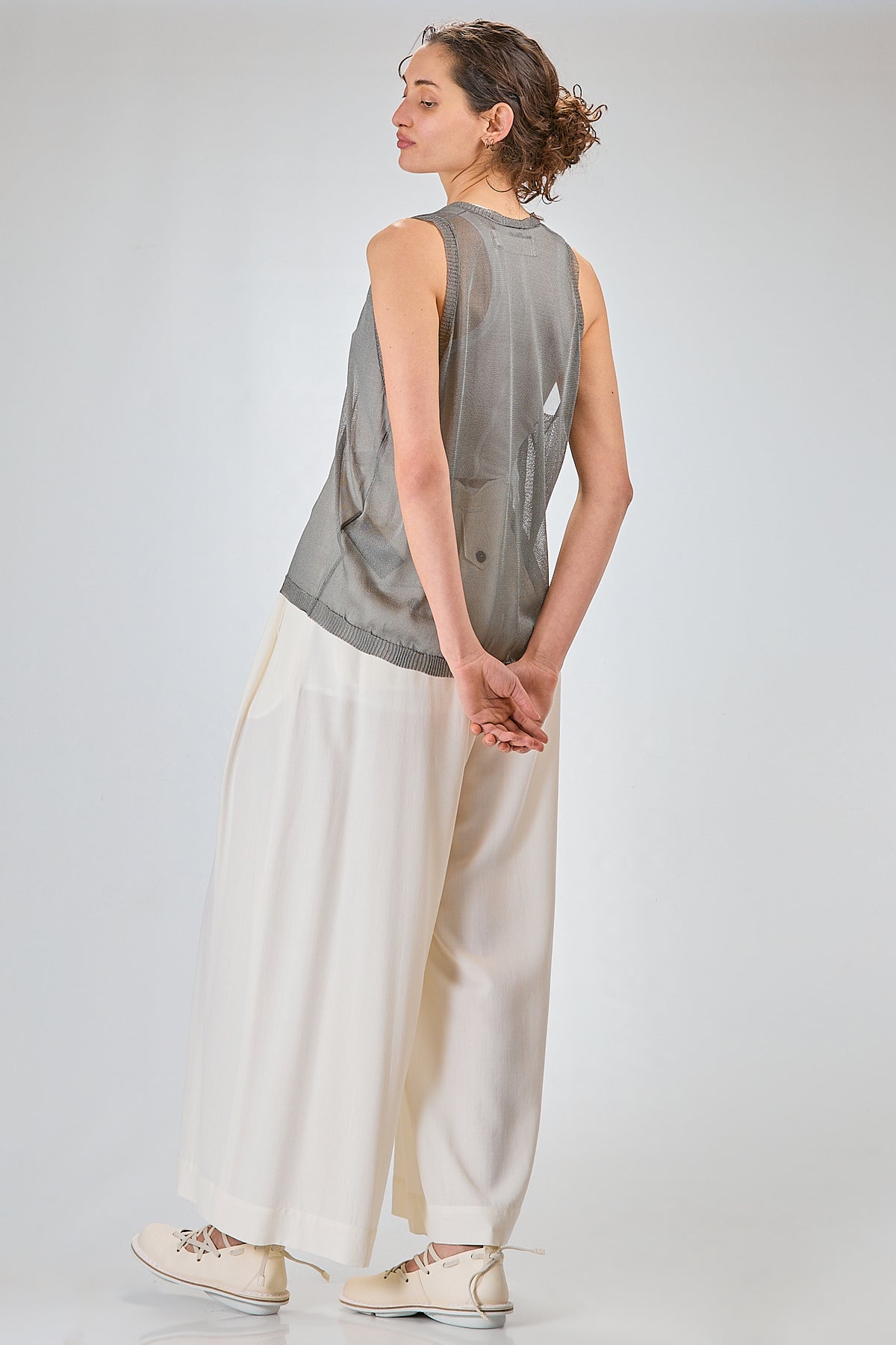 http://localhost:8180/imgBeestore/31576-1 A.jpg