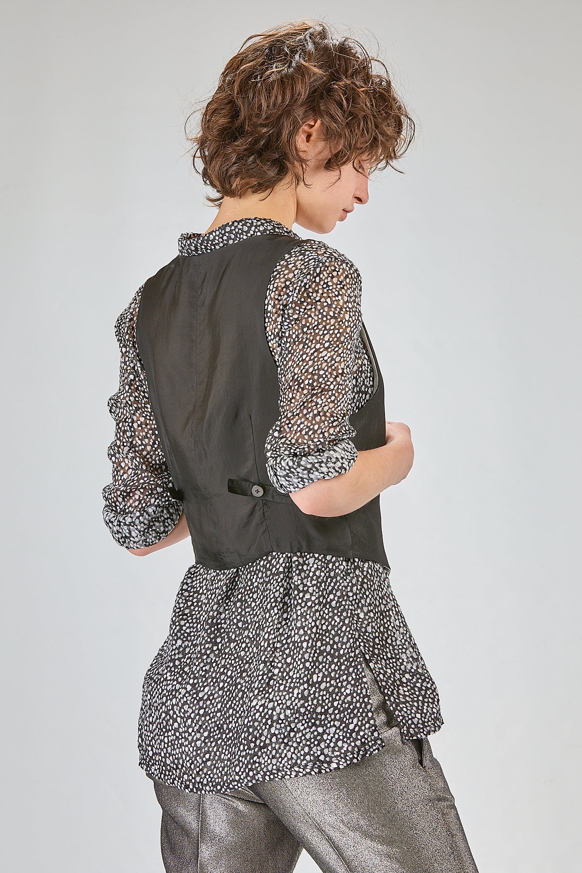 http://localhost:8180/imgBeestore/31715-1 A.jpg