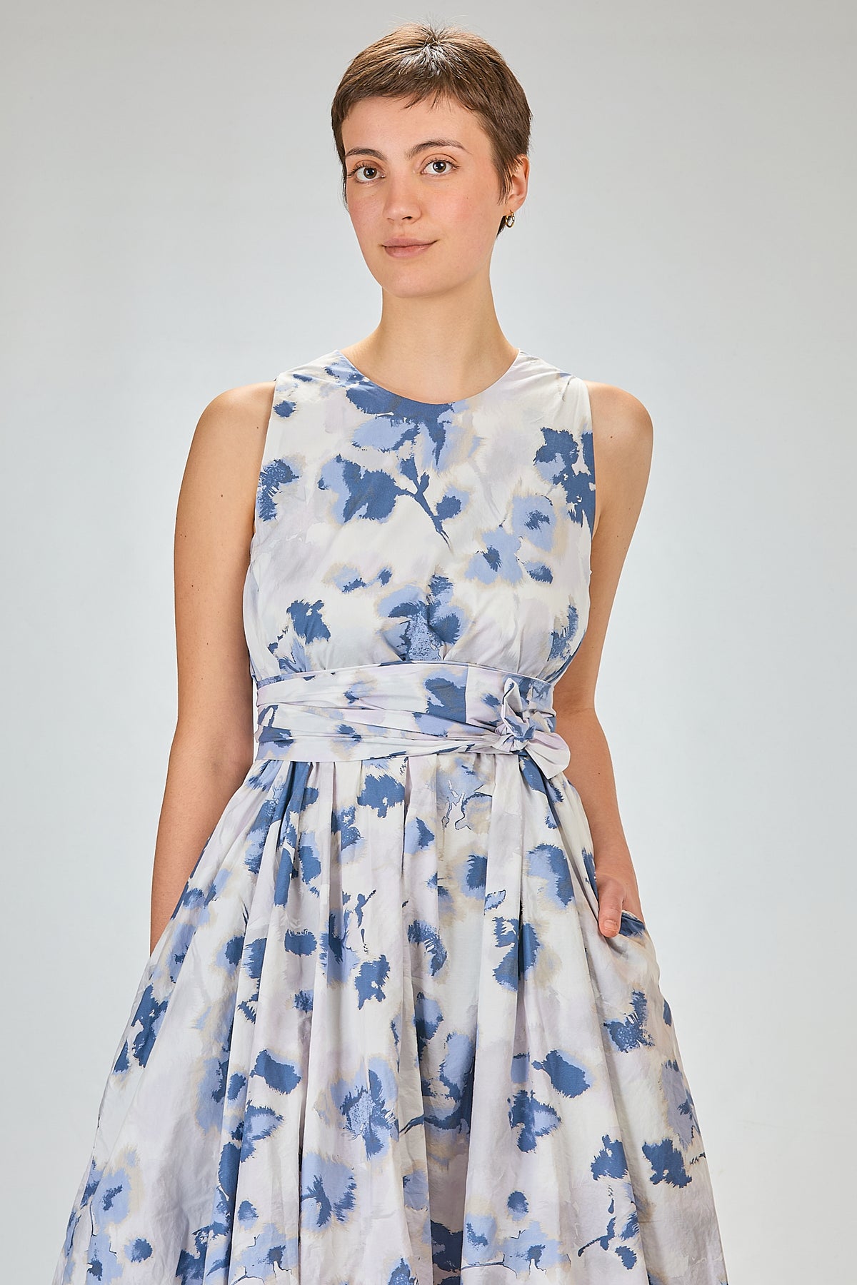 http://localhost:8180/imgBeestore/31634-1 A.jpg