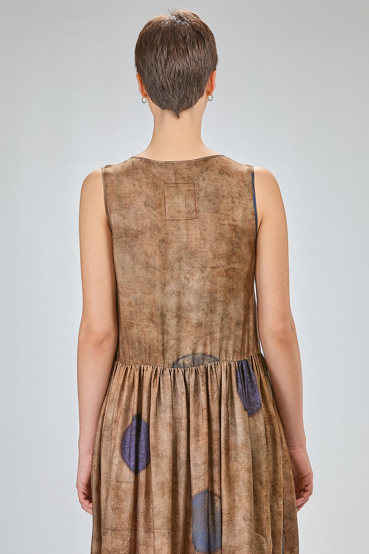 http://localhost:8180/imgBeestore/31838-1 A.jpg