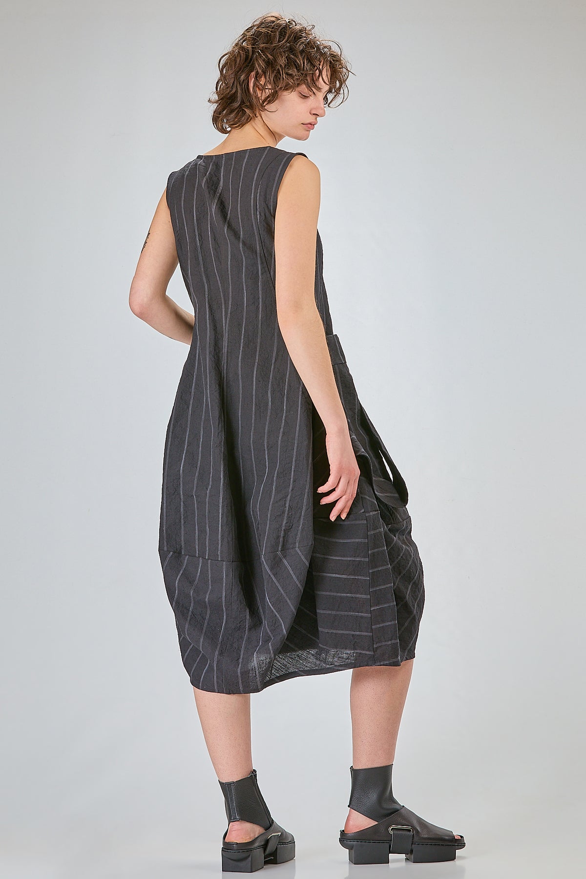 http://localhost:8180/imgBeestore/31783-1 A.jpg