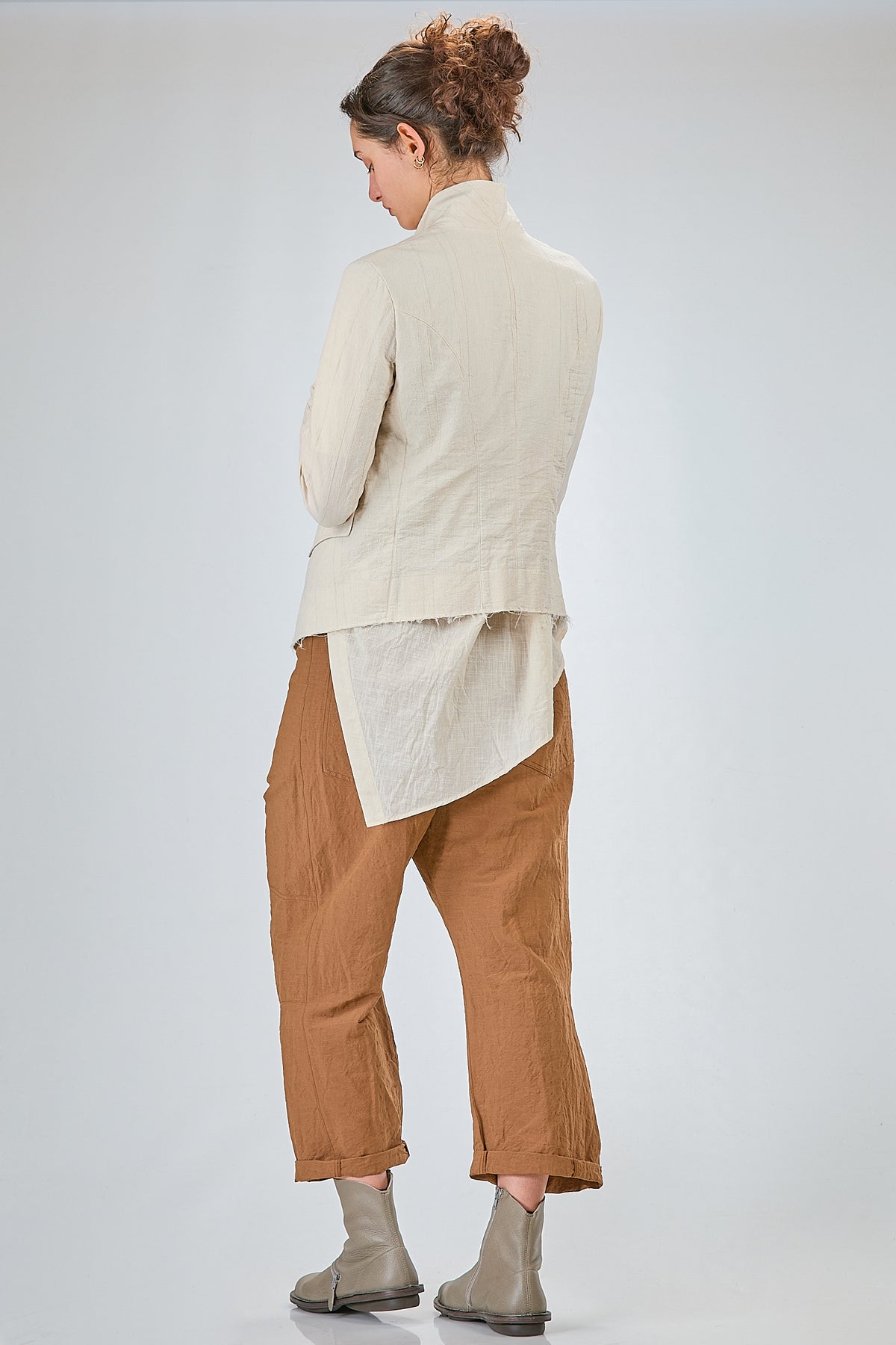 http://localhost:8180/imgBeestore/31698-1 A.jpg