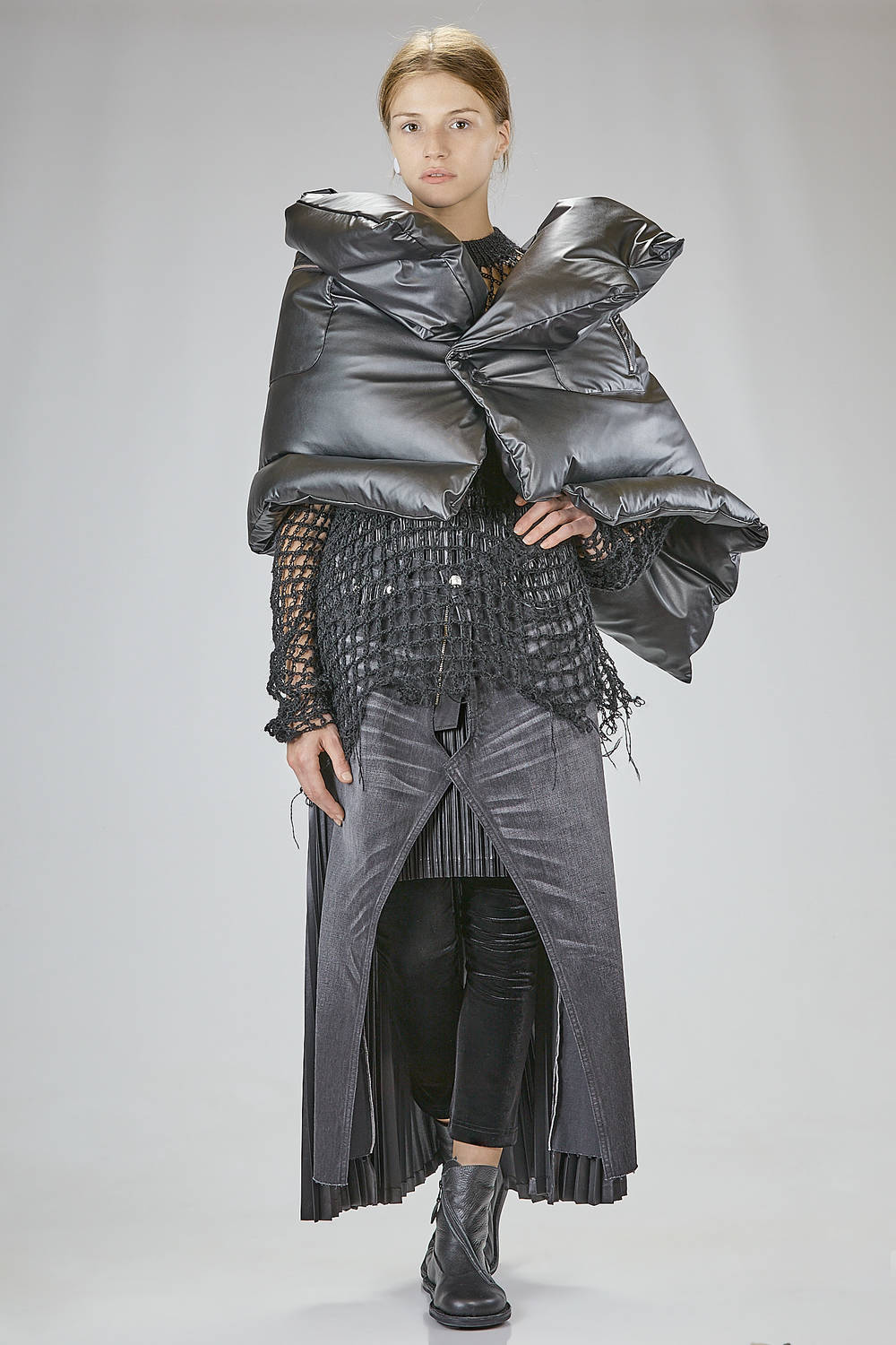 JUNYA WATANABE Cappa A Piumino sculpture In Pelle Sintetica Imbottita Di Piumino E Piume Ivo Milan