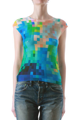 pleated top in multicolor mosaic pattern - CAULIFLOWER Issey Miyake 