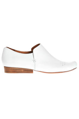 Stringless shoe in soft cowhide leather -  