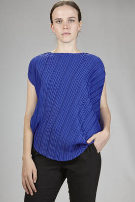 ISSEY MIYAKE ANGLED PLEATS 新作品 ISSEY MIYAKE ANGLED PLEATS 新作品