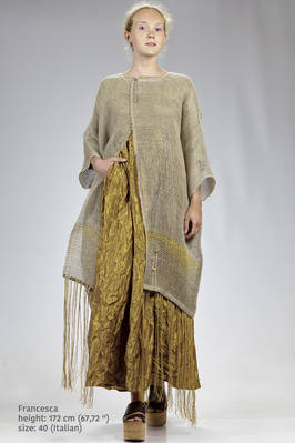 wide, linen mesh under-the-knee coat, with irregular golden patterns and silk taffetas parts  - 195