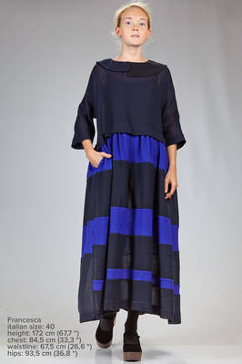 long, wide dress in wool crêpe inserts sewn together with horizontal stripes in wool sallia and wool crêpe  - 195