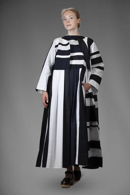 robe-manteaux lungo e ampio a intarsi di lino e cotone a righe alternate bicolori - DANIELA GREGIS 