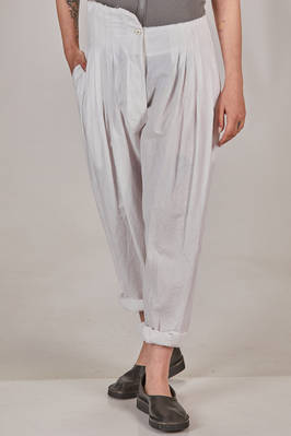 wide trousers in washed cotton and linen canvas, staggered high waist with raw cut profiles, rear central strap, pleats sewn on the front at the belt, diagonal welt pockets on the sides  - 163