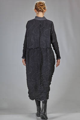 long and wide dress in crinkled polyester with circular signs in contrasting color - SHU MORIYAMA 