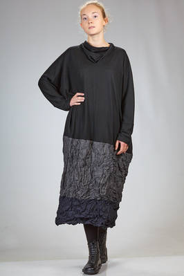 long and wide dress in wool stocking stitch and crinkled bicolor polyester  - 123
