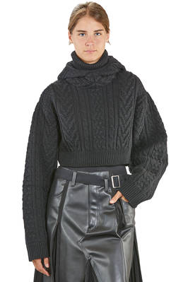 short and wide sweater in cable knit and other woolen knits  - 381