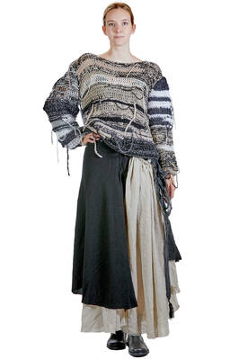maglia al fianco, ampia, in maglia lavorata a mano con un mix di lane vintage - ARCHIVIO J. M. RIBOT 
