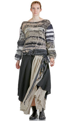 maglia al fianco, ampia, in maglia lavorata a mano con un mix di lane vintage - ARCHIVIO J. M. RIBOT 