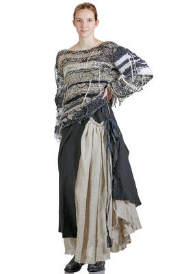 maglia al fianco, ampia, in maglia lavorata a mano con un mix di lane vintage - ARCHIVIO J. M. RIBOT 