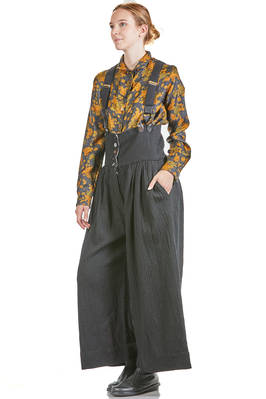 pantalone ampio, in garza lievemente goffrata di lana vergine - ARCHIVIO J. M. RIBOT 