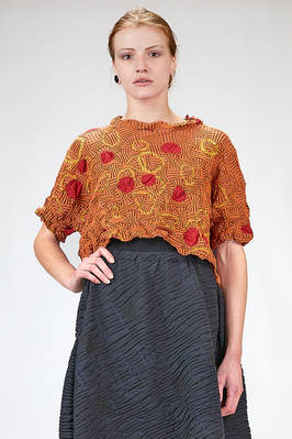 short and wide top, in cotton and nylon froissé  - 123