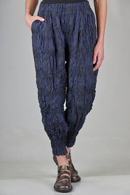 wide trousers in crinkled – froissé – polyester  - 123