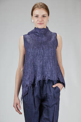wide hip-length top in hand-made nuno-felt in hemp fabric, beech wood and silk  - 379