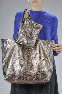 medium-sized sack bag in soft, pleated, and metallic lamb leather  - 387