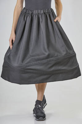 wide wheel skirt, below the knee, in shiny polyester tricotine  - 157