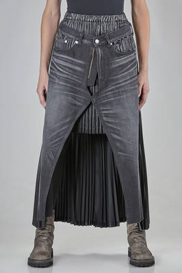 'sculpture' skirt in pleated polyester satin and stone-washed cotton denim  - 74