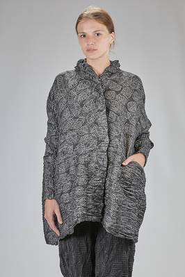 wide long and flared jacket in polyester froissé with foliage pattern  - 123