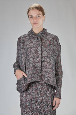 wide hip-length jacket in polyester froissé with foliage pattern  - 123
