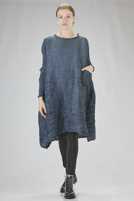 wide, below the knee 'sculpture' dress in tight crinkled polyester, treated and pressed  - 123