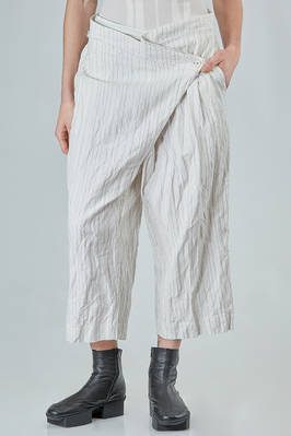 short and wide trousers in hemp, cotton and metal pinstripe  - 163