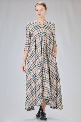 long, wide and flared dress in washed linen canva with 'Burberry' like print  - 380