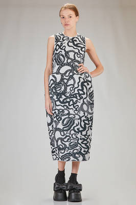 'sculpture' dress, longuette, in polyester plissé with tattoo print  - 397