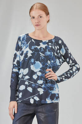 hip-lenght sweater, lean, in light cotton jersey with digital print  - 406