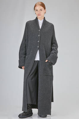long and straight coat in stretch merinos wool, yack, polyamide and elastan knit  - 407