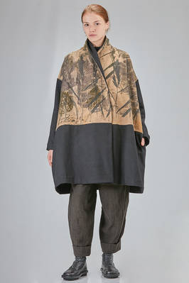 oversize kimono caban in wool and cashmere cloth and insert in wool and alpaca hand silk-screened  - 412