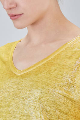 t-shirt al fianco, morbida, in maglia di lino tinta e laminata a mano - AVANT TOI 