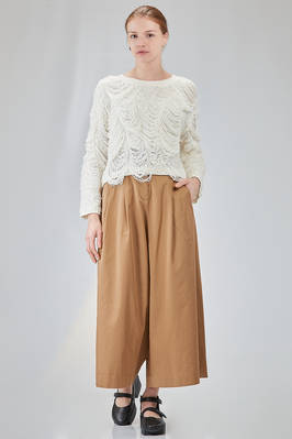 short and soft sweater in organic cotton knit with horizontal dropped threads - ISABEL BENENATO 