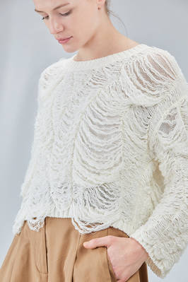 short and soft sweater in organic cotton knit with horizontal dropped threads - ISABEL BENENATO 