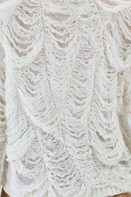 short and soft sweater in organic cotton knit with horizontal dropped threads - ISABEL BENENATO 