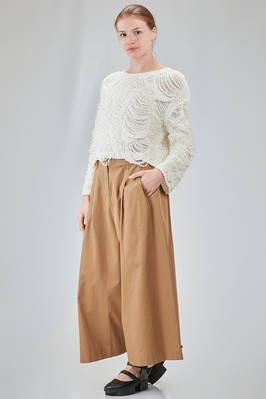 short and soft sweater in organic cotton knit with horizontal dropped threads - ISABEL BENENATO 