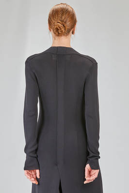 cardigan lungo, asciutto e sfiancato, in maglia mini-rib di viscosa e poliestere - ISABEL BENENATO 