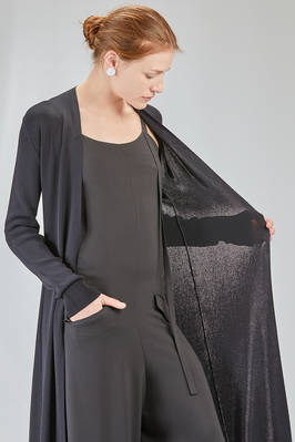 cardigan lungo, asciutto e sfiancato, in maglia mini-rib di viscosa e poliestere - ISABEL BENENATO 