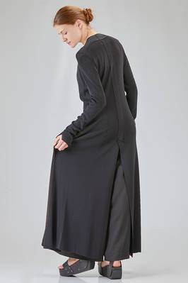 cardigan lungo, asciutto e sfiancato, in maglia mini-rib di viscosa e poliestere - ISABEL BENENATO 